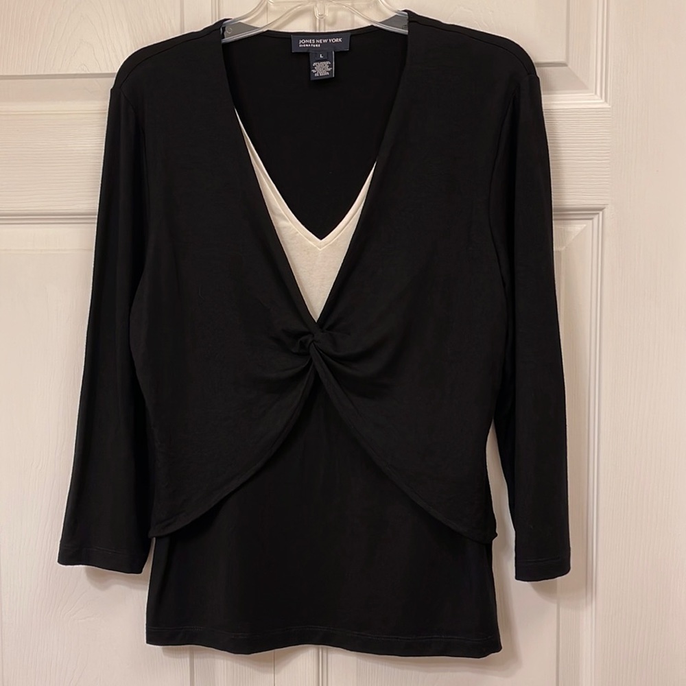 Jones New York women’s black and white top, all in one shirt, large